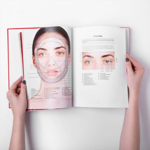 5 лучших книг про макияж!Макияж — неотъемлемая часть современного искусства, И, как и в любом искусстве, здесь есть своими мэтры, опыт которых достоин самого пристального изучения. Мы сделали подборку из пяти самых ярких и полезных изданий по теме.Бобби Браун. «Макияж для новичков и профессионалов»Это вторая книга одного из самых известных визажистов мира и основательницы одноименного бренда Bobbi Brown. «Макияж для новичков и профессионалов» — понятное руководство даже для тех, кто только делает первые шаги в мейкапе.Лиза Элдридж. «Краски. История макияжа»Книга креативного директора Lancôme знакомит с историей макияжа начиная с древности, легендарными компаниями и личностями, оставившими самый заметный след в мире красоты. Факты и цифры играючи переплетаются с красочными иллюстрациями по теме.Елена Крыгина. «Макияж»Елену не зря называют «матерью российского визаж-тьюториала». На своем YouTube-канале Крыгина учит всех желающих основам идеального мейкапа и делится профессиональными секретами. Осенью 2016 года состоялась премьера ее книги «Макияж», собравшей самые ценные советы из многомиллионных видео визажиста.Рэй Моррис. «Макияж. Подробное руководство»Оставив карьеру парикмахера и с головой окунувшись в мир макияжа, Рэй четыре раза удостаивалась звания лучшего визажиста Австралии. В своей книге «Макияж. Подробное руководство» Моррис делится профессиональными хитростями, благодаря которым можно отличить хорошую косметику от плохой, правильно приклеить накладные ресницы и научиться рисовать стрелки любой формы.Рику Кампо «Best in Beauty»Визажист с двадцатилетним стажем, любимец Vogue, Harper’s Bazaar, Elle и несчетного количества модных брендов создал самый подробный бьюти-гид в истории. Книга Рику Кампо «Best in Beauty» собрала в себе ценные интервью с гуру индустрии: известными косметологами, визажистами, мастерами маникюра, тренерами и диетологами.