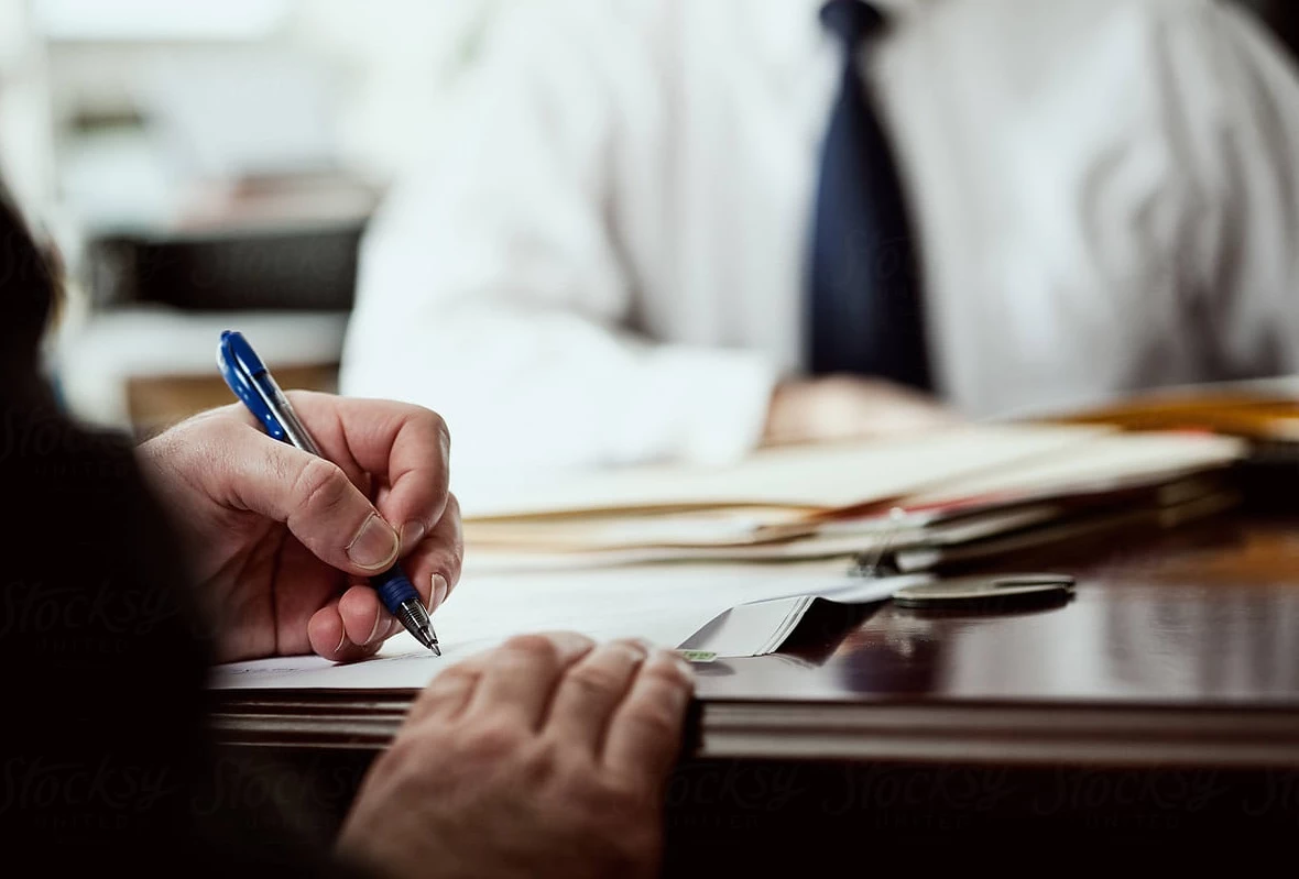 Место работы в трудовом договоре: как и где указывать