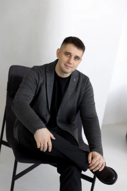 Рад знакомству! Меня зовут Кон